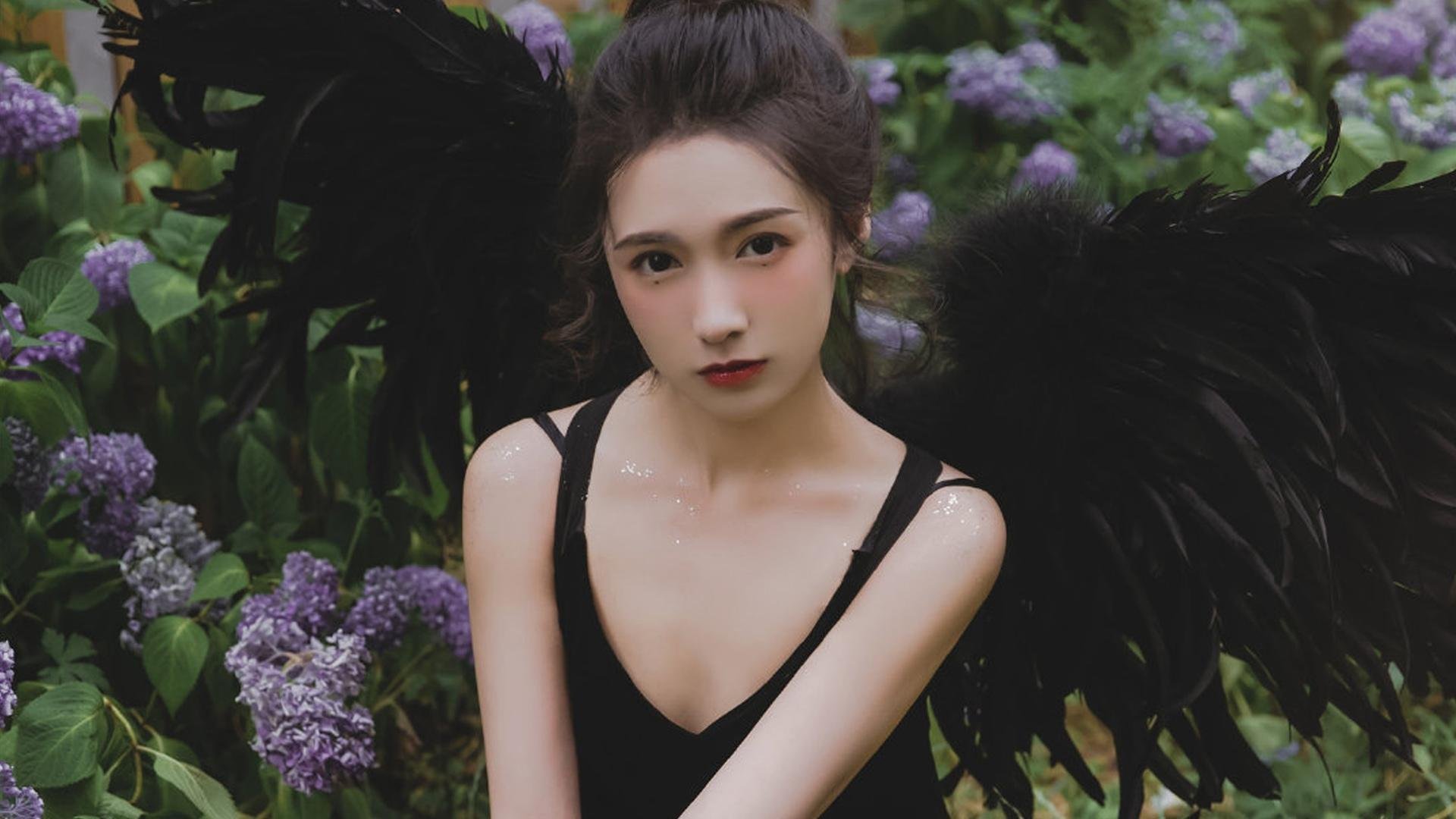 _魔幻夜光跑步赛:光影交织,燃爆夜晚_,夜光跑道